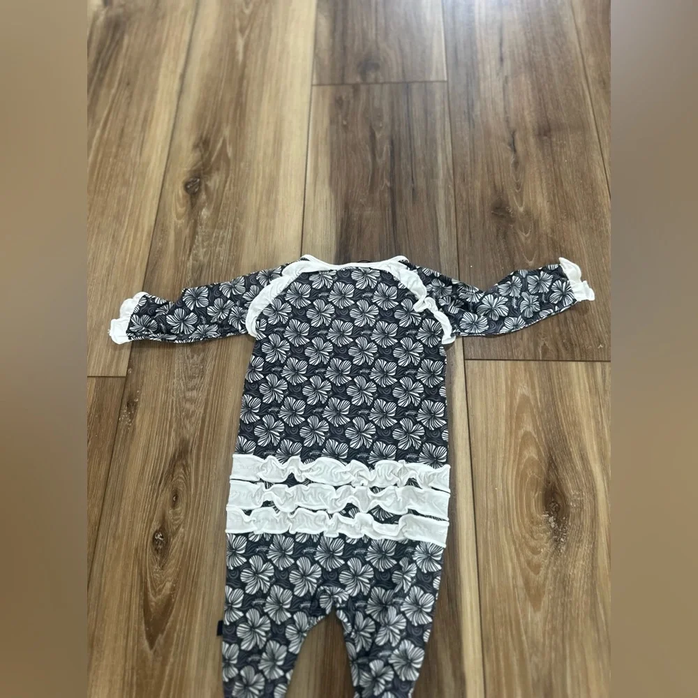 Sweet Bamboo newborn girl footie one piece size 0-3 months NWT